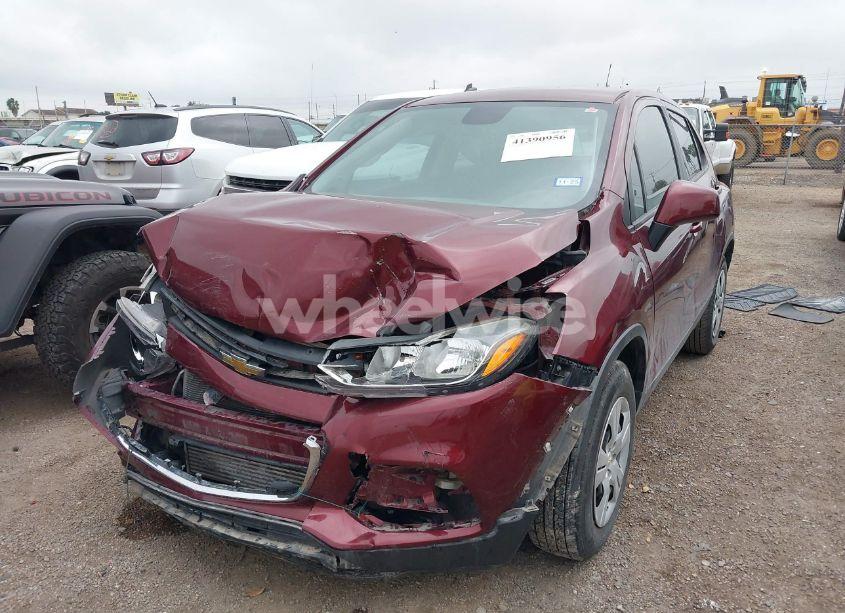 Photo 2 of 2017 Chevrolet Trax LS (VIN 3GNCJKSB8HL151730)