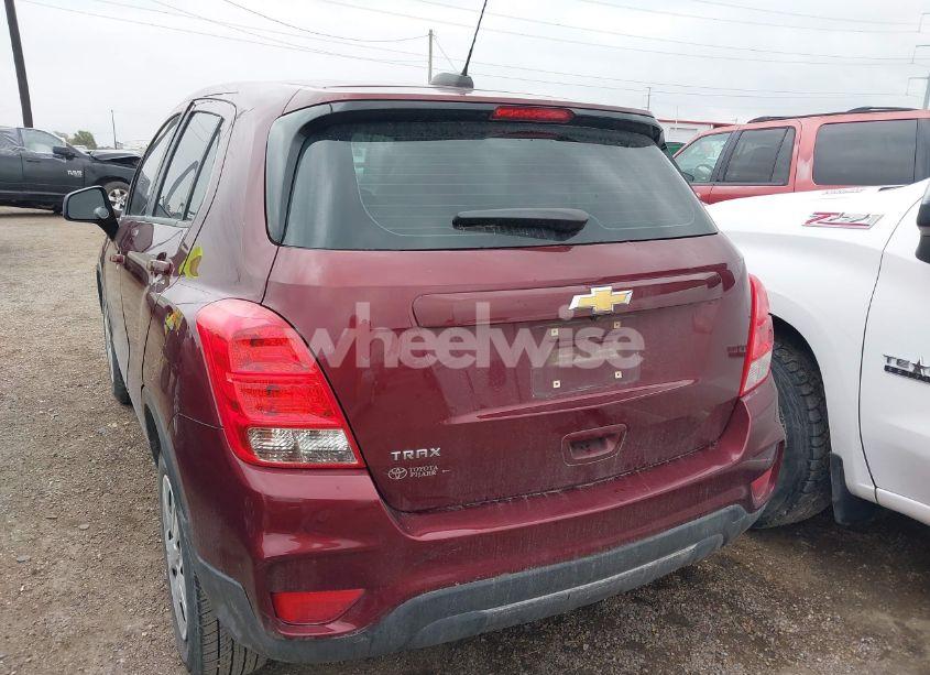 Photo 3 of 2017 Chevrolet Trax LS (VIN 3GNCJKSB8HL151730)