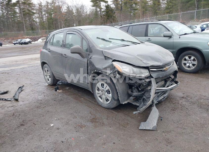2017 Chevrolet Trax LS (VIN 3GNCJKSB8HL180094) main photo