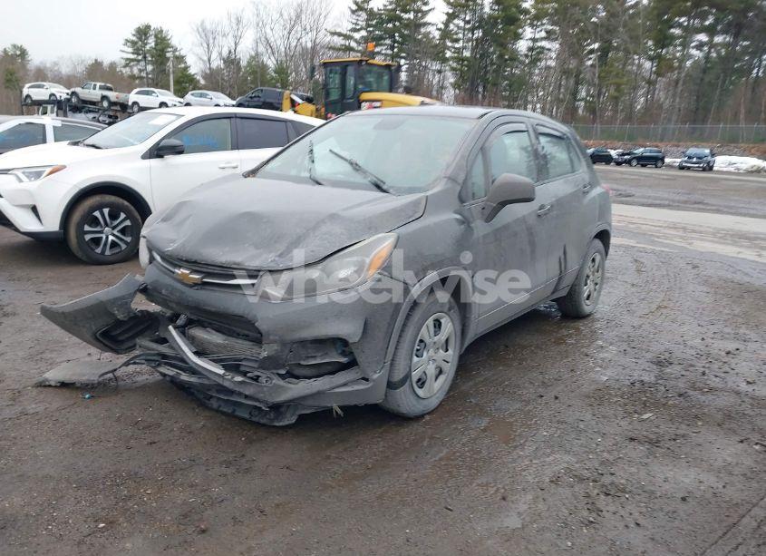 Photo 2 of 2017 Chevrolet Trax LS (VIN 3GNCJKSB8HL180094)
