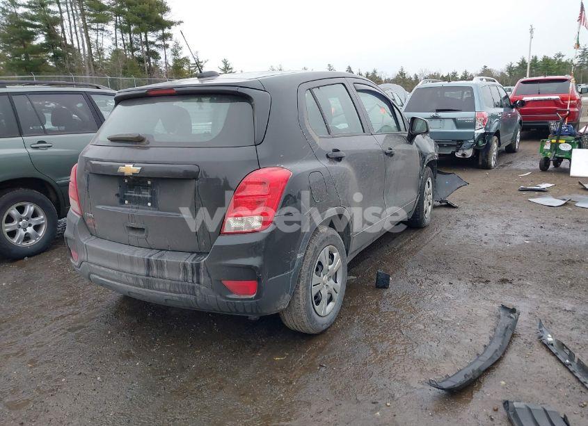 Photo 4 of 2017 Chevrolet Trax LS (VIN 3GNCJKSB8HL180094)