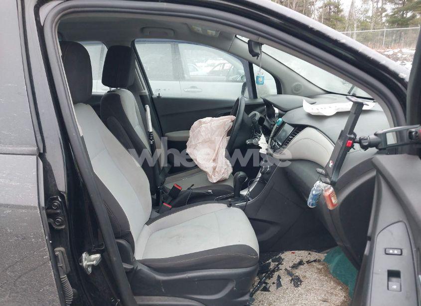 Photo 5 of 2017 Chevrolet Trax LS (VIN 3GNCJKSB8HL180094)