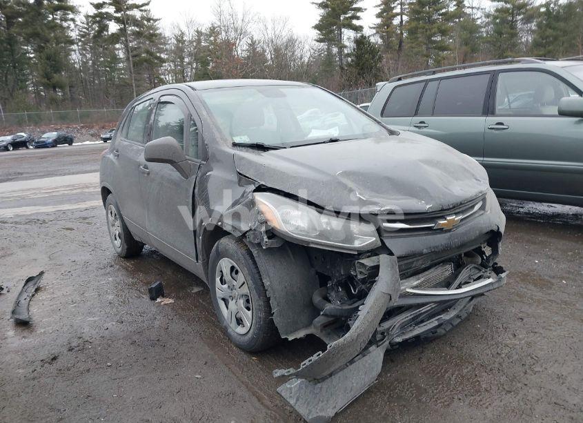 Photo 6 of 2017 Chevrolet Trax LS (VIN 3GNCJKSB8HL180094)