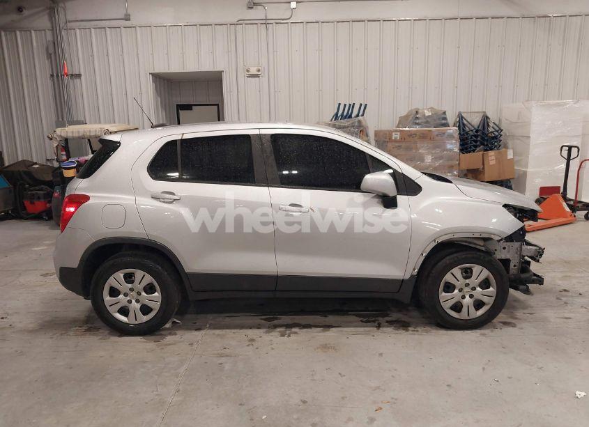 Photo 13 of 2018 Chevrolet Trax (VIN 3GNCJKSB8JL196429)
