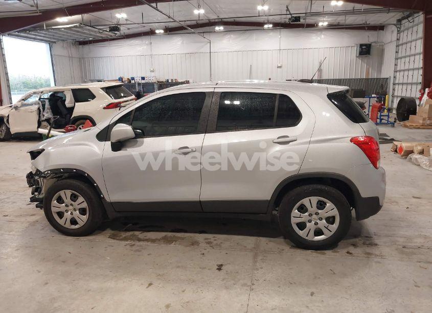 Photo 14 of 2018 Chevrolet Trax (VIN 3GNCJKSB8JL196429)