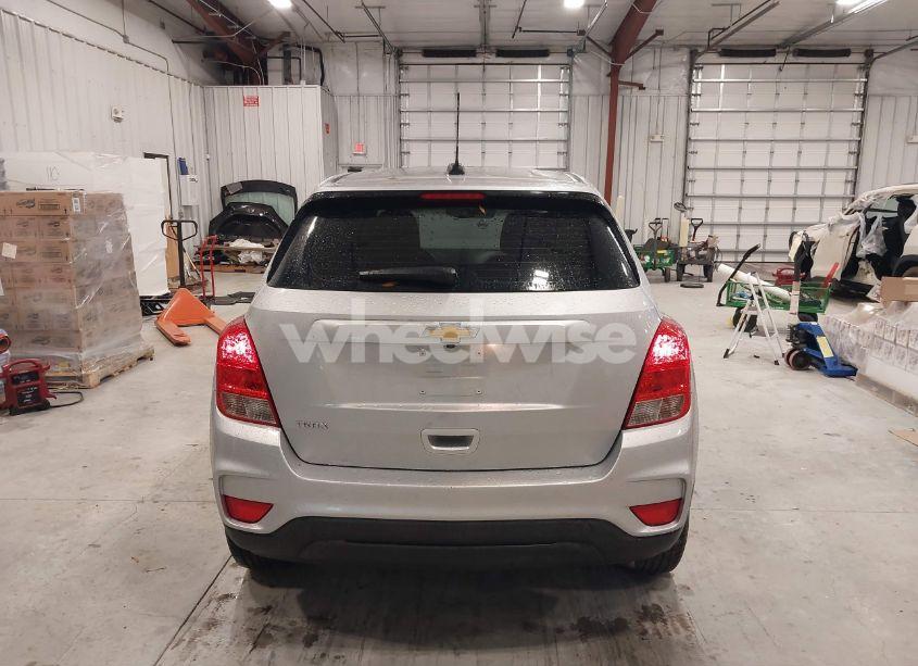 Photo 16 of 2018 Chevrolet Trax (VIN 3GNCJKSB8JL196429)