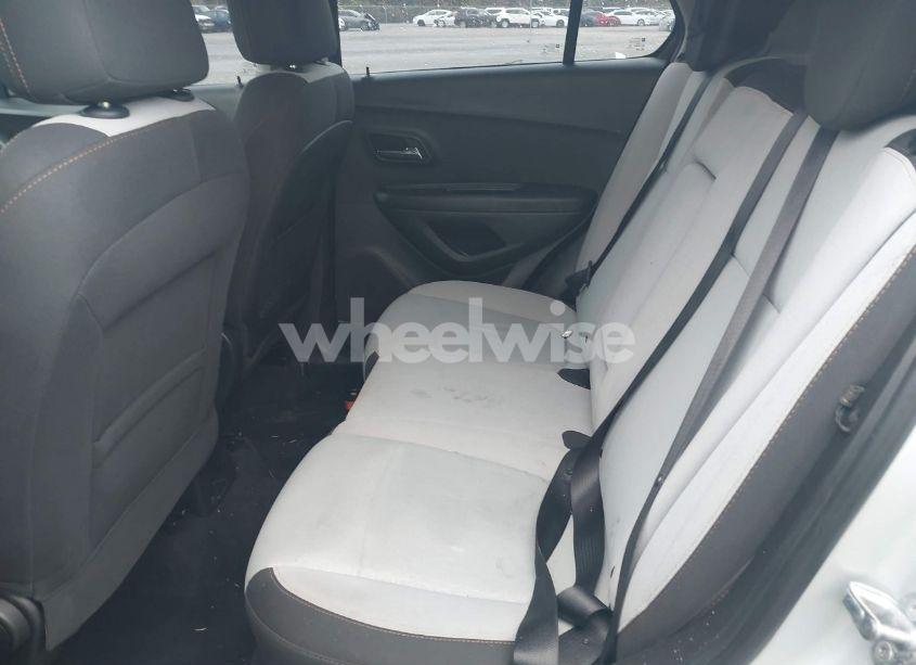 Photo 8 of 2018 Chevrolet Trax (VIN 3GNCJKSB8JL196429)