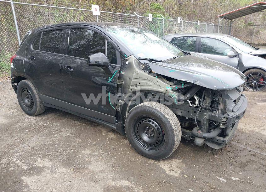 2018 Chevrolet Trax LS (VIN 3GNCJKSB8JL203072) main photo