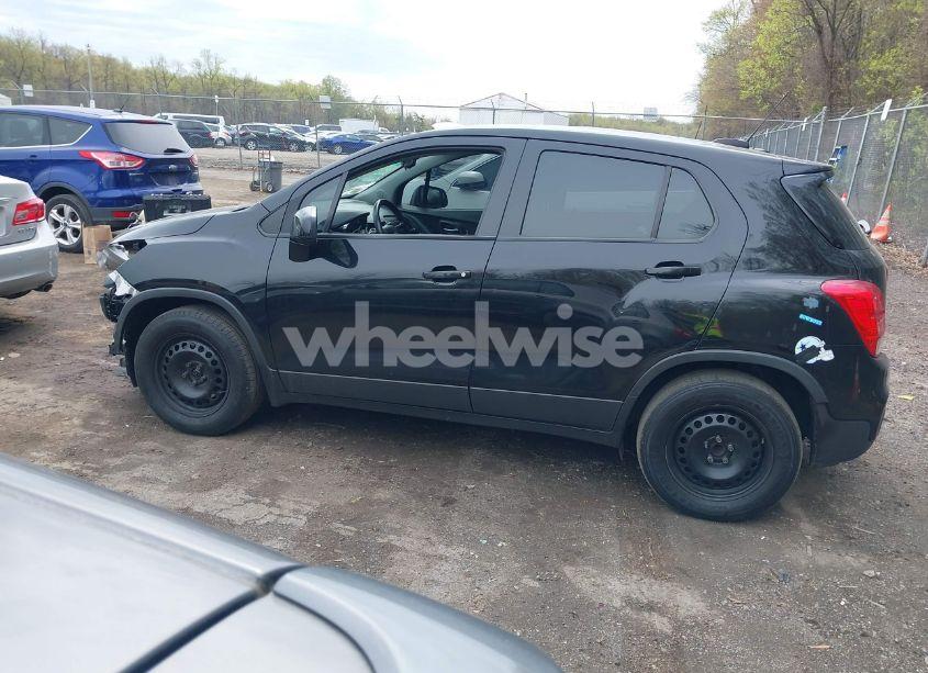 Photo 14 of 2018 Chevrolet Trax LS (VIN 3GNCJKSB8JL203072)