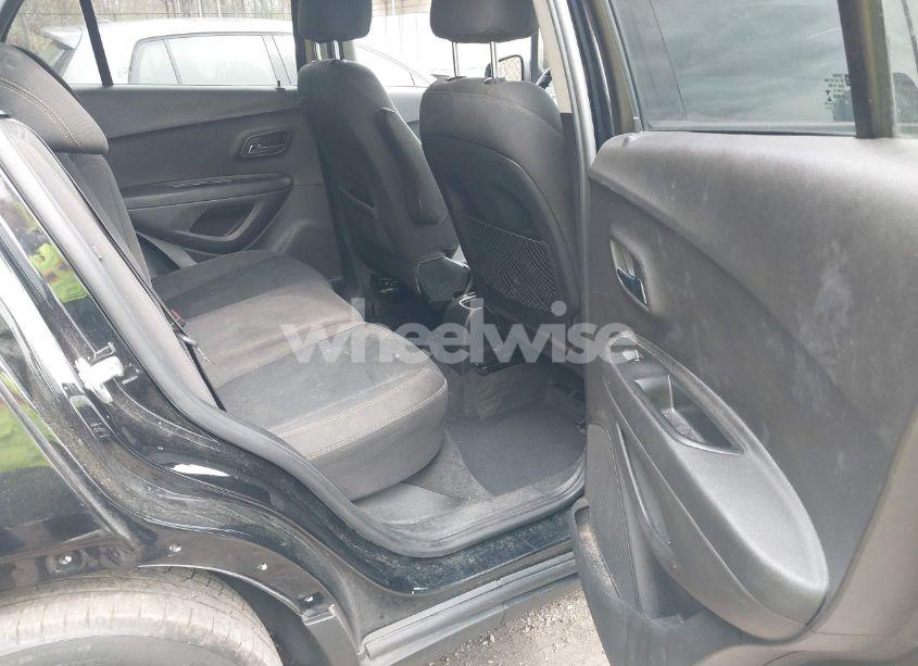 Photo 8 of 2018 Chevrolet Trax LS (VIN 3GNCJKSB8JL203072)