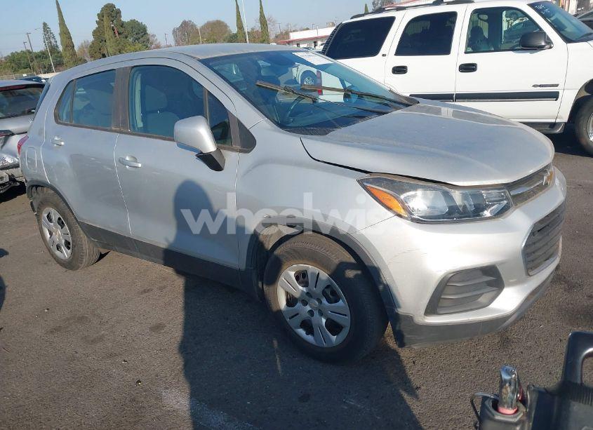 2018 Chevrolet Trax LS (VIN 3GNCJKSB8JL282128) main photo