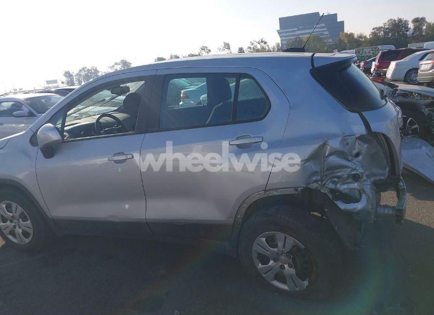 Photo 14 of 2018 Chevrolet Trax LS (VIN 3GNCJKSB8JL282128)