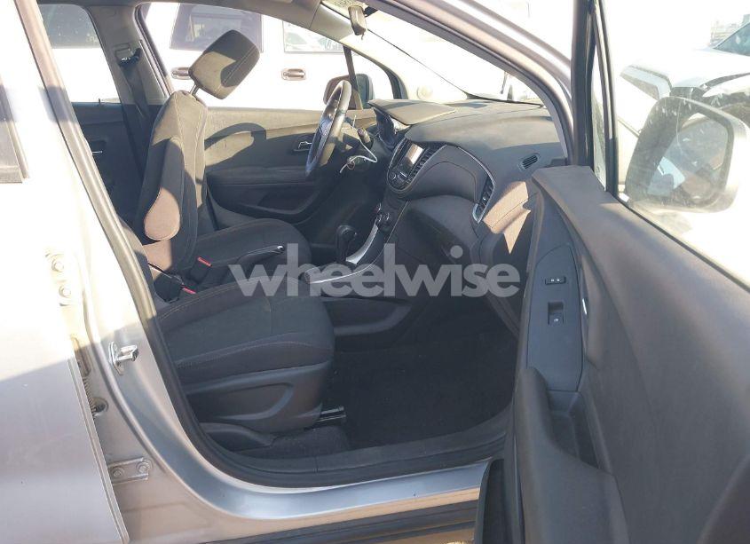 Photo 5 of 2018 Chevrolet Trax LS (VIN 3GNCJKSB8JL282128)