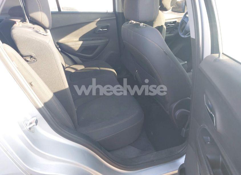 Photo 8 of 2018 Chevrolet Trax LS (VIN 3GNCJKSB8JL282128)