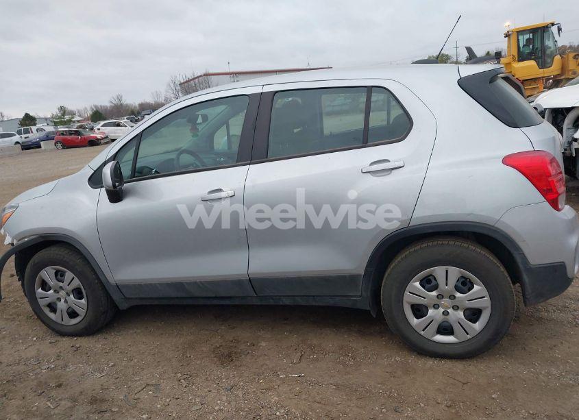 Photo 15 of 2018 Chevrolet Trax LS (VIN 3GNCJKSB8JL363579)