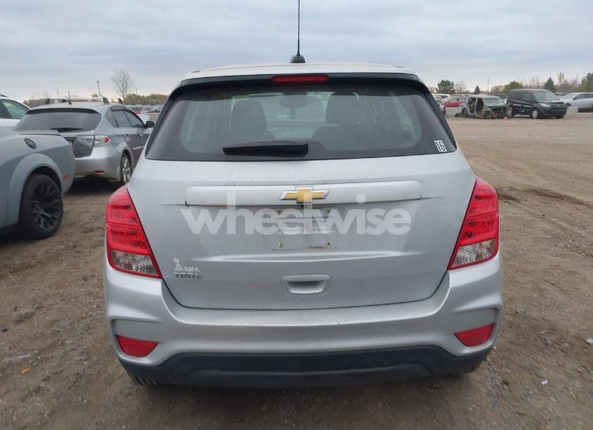 Photo 17 of 2018 Chevrolet Trax LS (VIN 3GNCJKSB8JL363579)