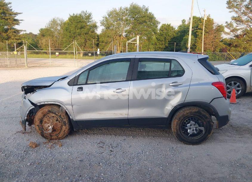 Photo 14 of 2019 Chevrolet Trax LS (VIN 3GNCJKSB8KL170642)