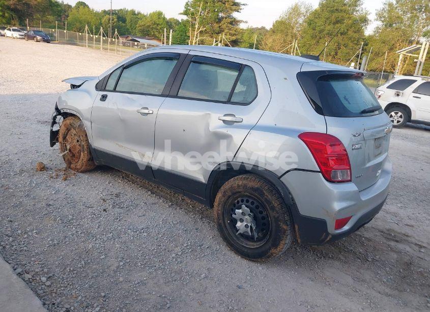 Photo 3 of 2019 Chevrolet Trax LS (VIN 3GNCJKSB8KL170642)