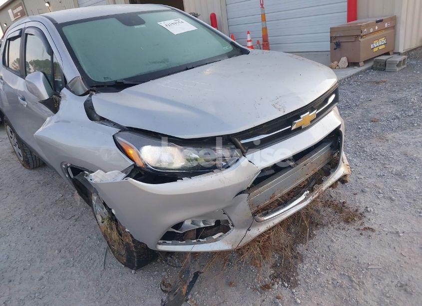 Photo 6 of 2019 Chevrolet Trax LS (VIN 3GNCJKSB8KL170642)