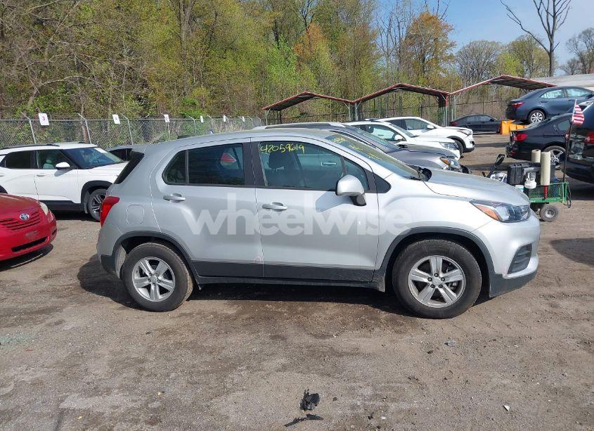 Photo 13 of 2019 Chevrolet Trax LS (VIN 3GNCJKSB8KL356021)