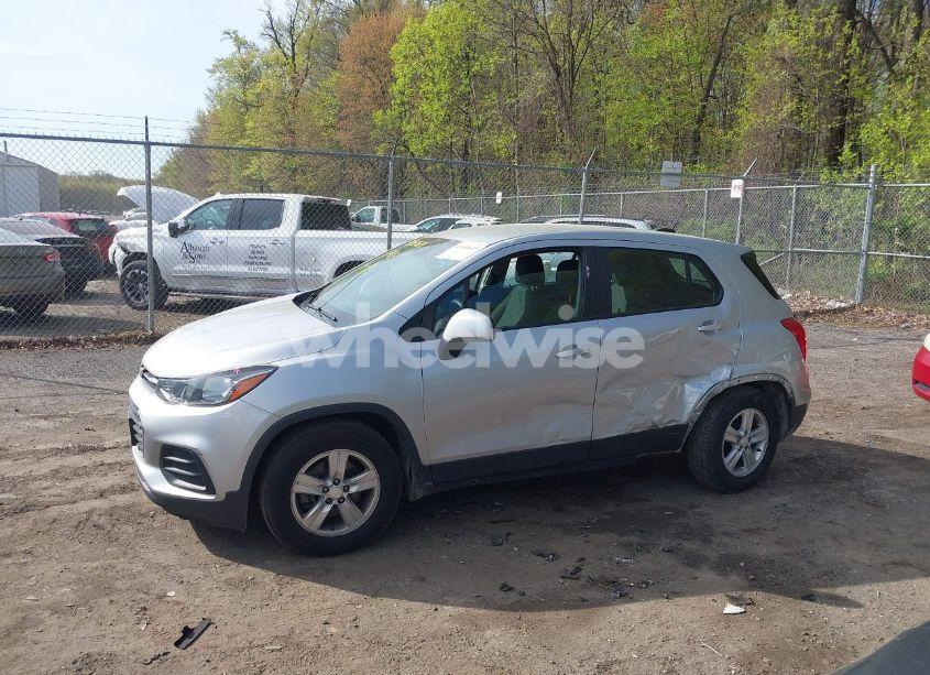 Photo 14 of 2019 Chevrolet Trax LS (VIN 3GNCJKSB8KL356021)