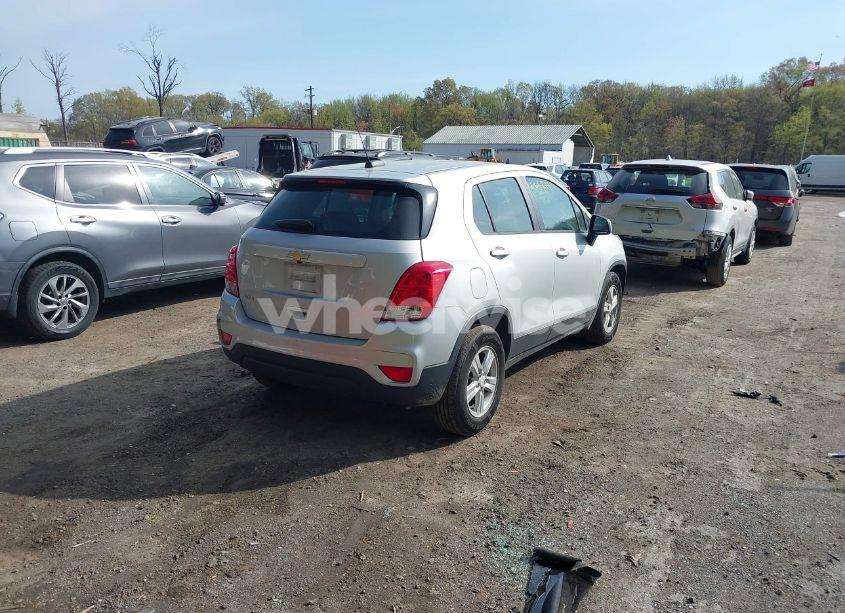 Photo 4 of 2019 Chevrolet Trax LS (VIN 3GNCJKSB8KL356021)