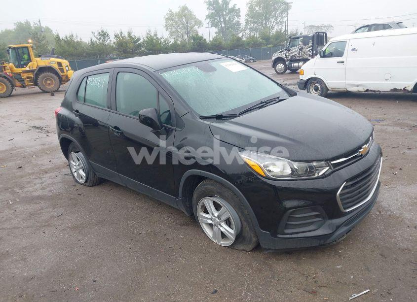 2020 Chevrolet Trax FWD LS (VIN 3GNCJKSB8LL125797) main photo