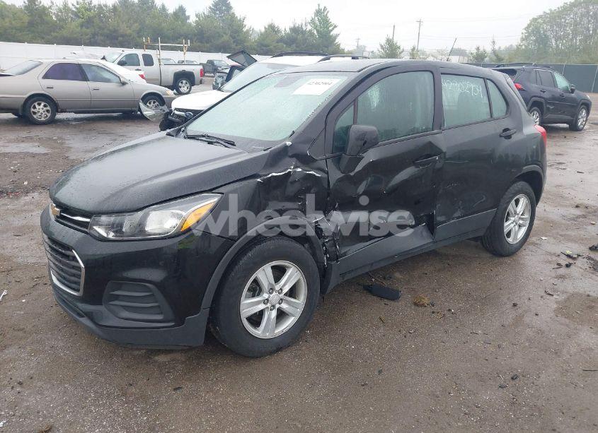 Photo 2 of 2020 Chevrolet Trax FWD LS (VIN 3GNCJKSB8LL125797)