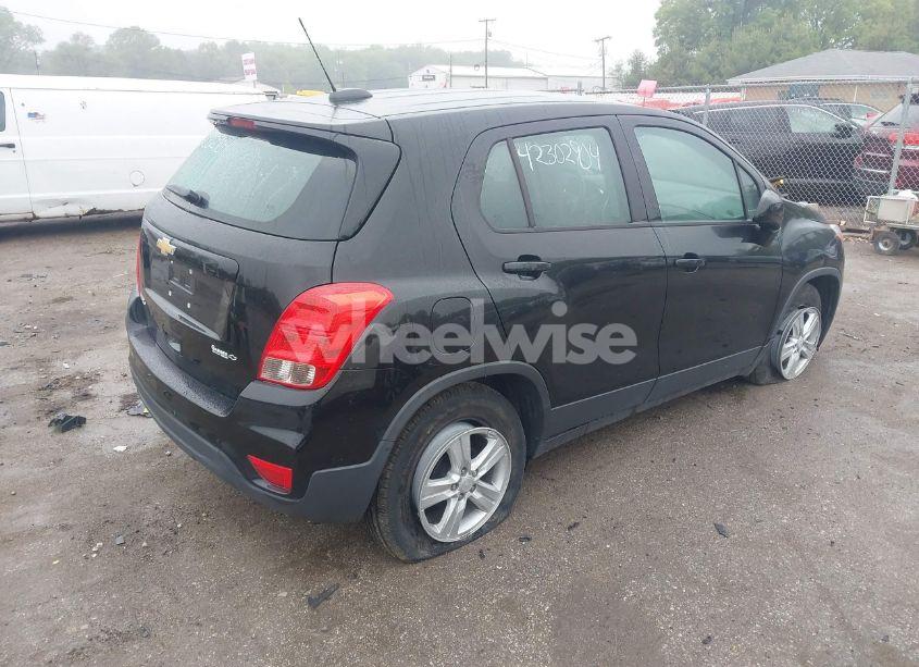 Photo 4 of 2020 Chevrolet Trax FWD LS (VIN 3GNCJKSB8LL125797)