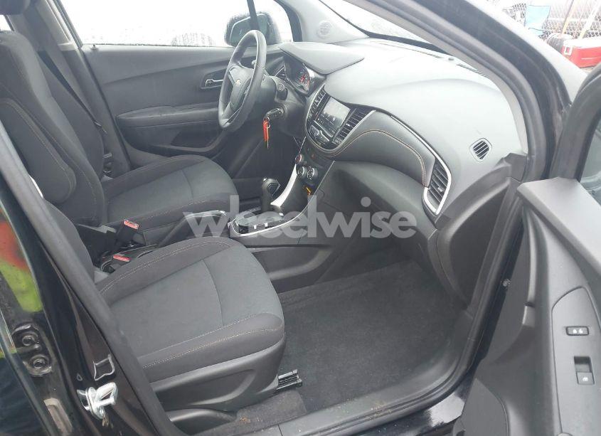 Photo 5 of 2020 Chevrolet Trax FWD LS (VIN 3GNCJKSB8LL125797)