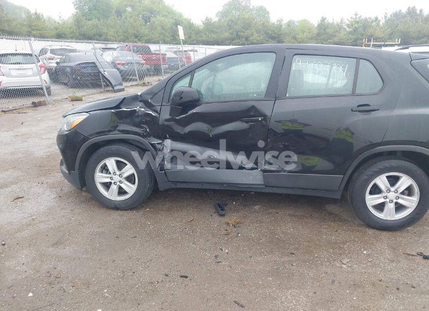 Photo 6 of 2020 Chevrolet Trax FWD LS (VIN 3GNCJKSB8LL125797)