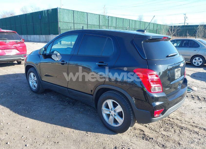 Photo 3 of 2020 Chevrolet Trax FWD LS (VIN 3GNCJKSB8LL134449)