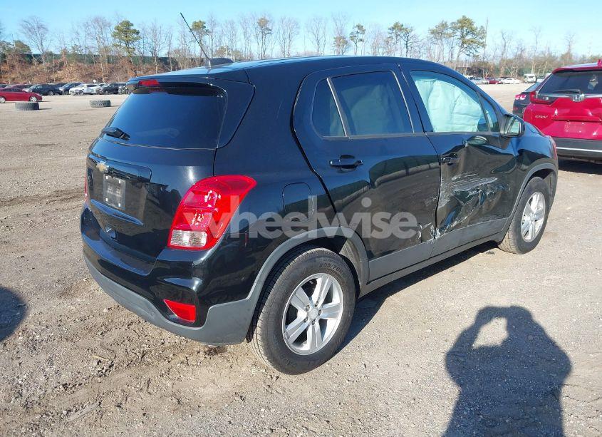 Photo 4 of 2020 Chevrolet Trax FWD LS (VIN 3GNCJKSB8LL134449)