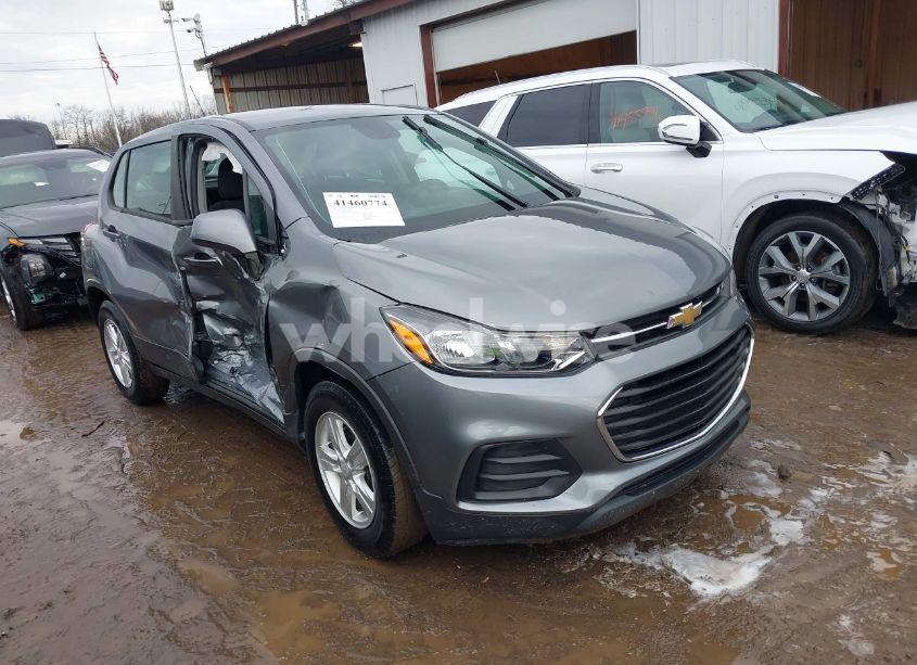 2020 Chevrolet Trax FWD LS (VIN 3GNCJKSB8LL134645) main photo