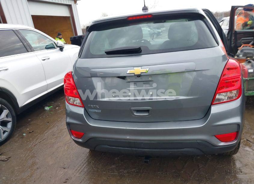 Photo 16 of 2020 Chevrolet Trax FWD LS (VIN 3GNCJKSB8LL134645)