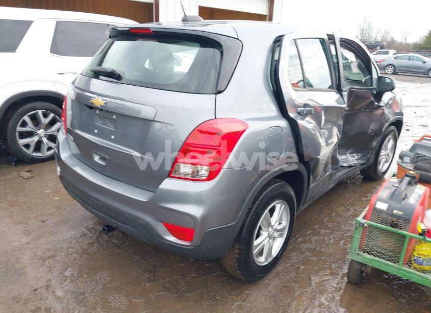 Photo 4 of 2020 Chevrolet Trax FWD LS (VIN 3GNCJKSB8LL134645)