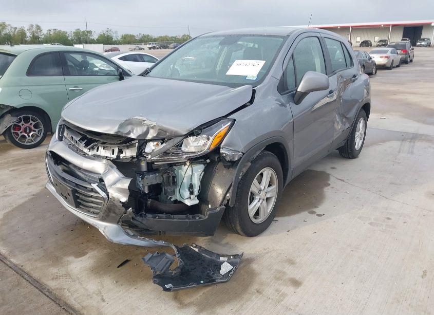 Photo 2 of 2020 Chevrolet Trax FWD LS (VIN 3GNCJKSB8LL186020)