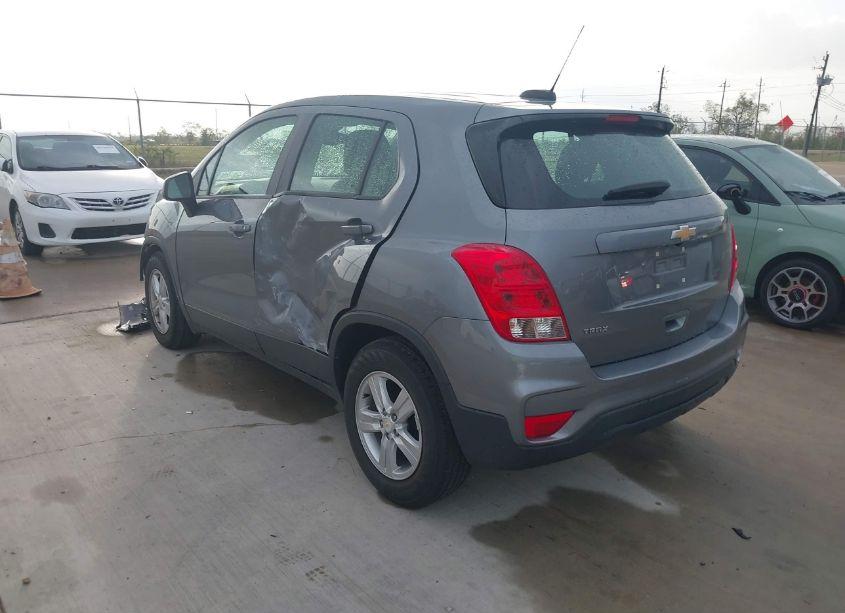 Photo 3 of 2020 Chevrolet Trax FWD LS (VIN 3GNCJKSB8LL186020)