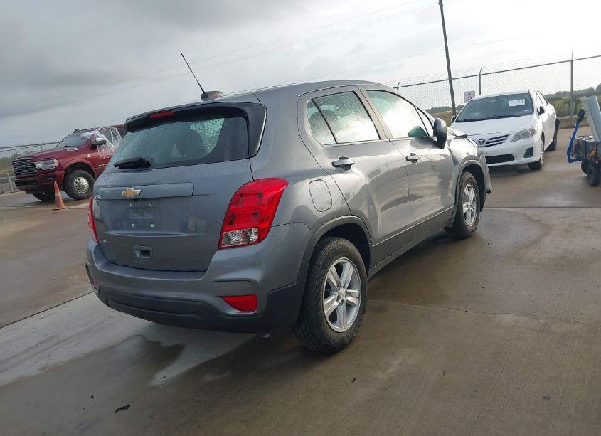 Photo 4 of 2020 Chevrolet Trax FWD LS (VIN 3GNCJKSB8LL186020)