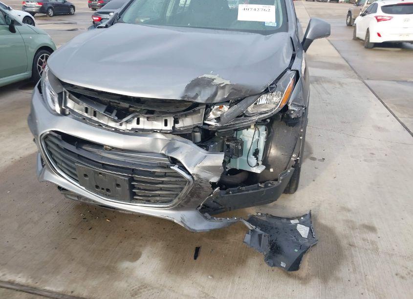 Photo 6 of 2020 Chevrolet Trax FWD LS (VIN 3GNCJKSB8LL186020)