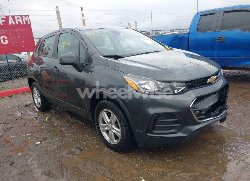 2020 Chevrolet Trax FWD LS (VIN 3GNCJKSB8LL209327) main photo