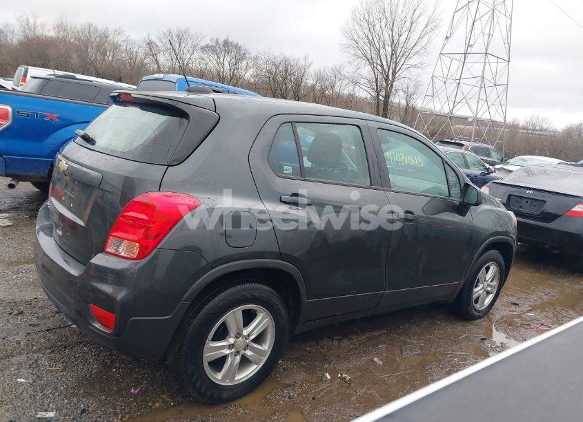 Photo 13 of 2020 Chevrolet Trax FWD LS (VIN 3GNCJKSB8LL209327)