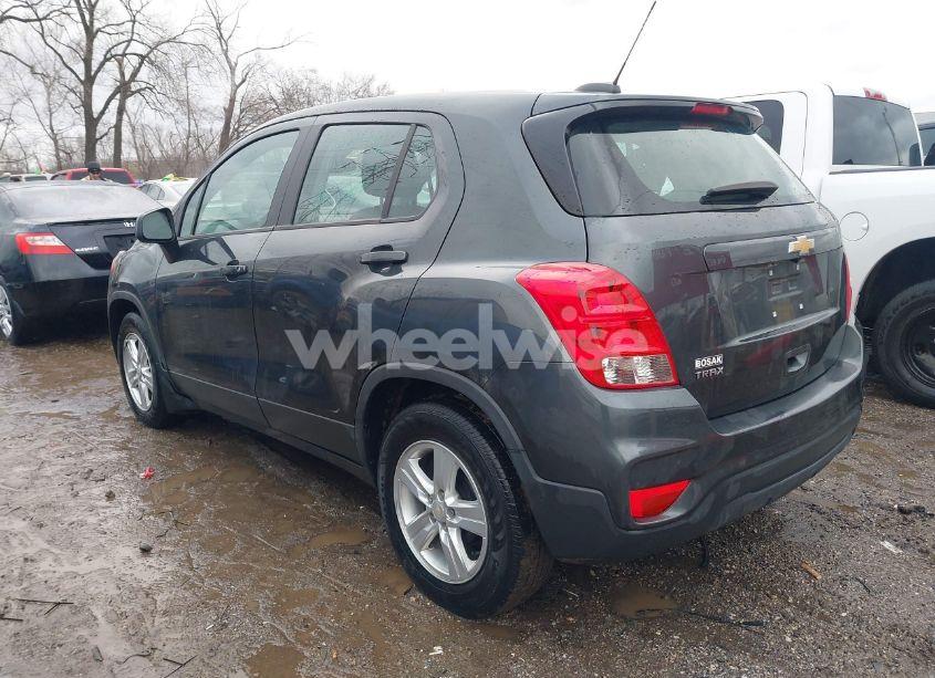 Photo 3 of 2020 Chevrolet Trax FWD LS (VIN 3GNCJKSB8LL209327)