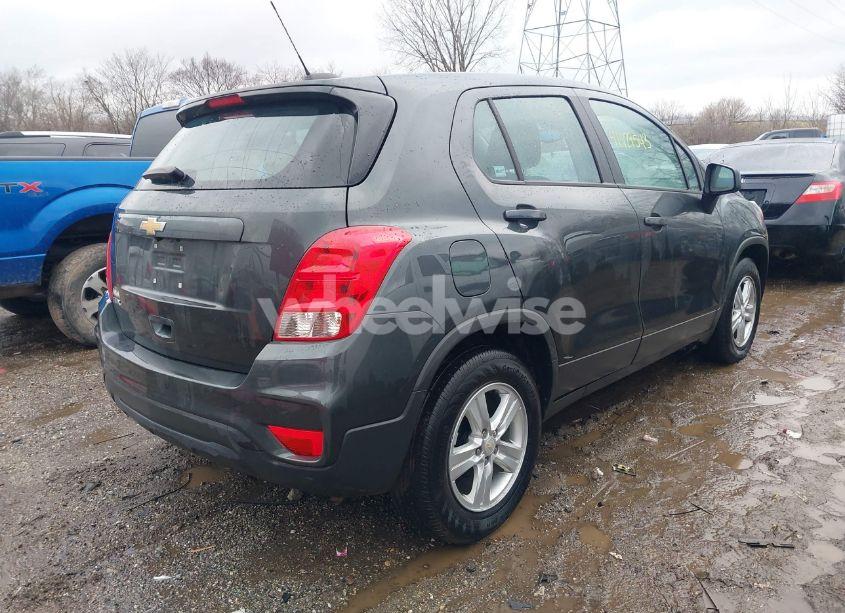 Photo 4 of 2020 Chevrolet Trax FWD LS (VIN 3GNCJKSB8LL209327)