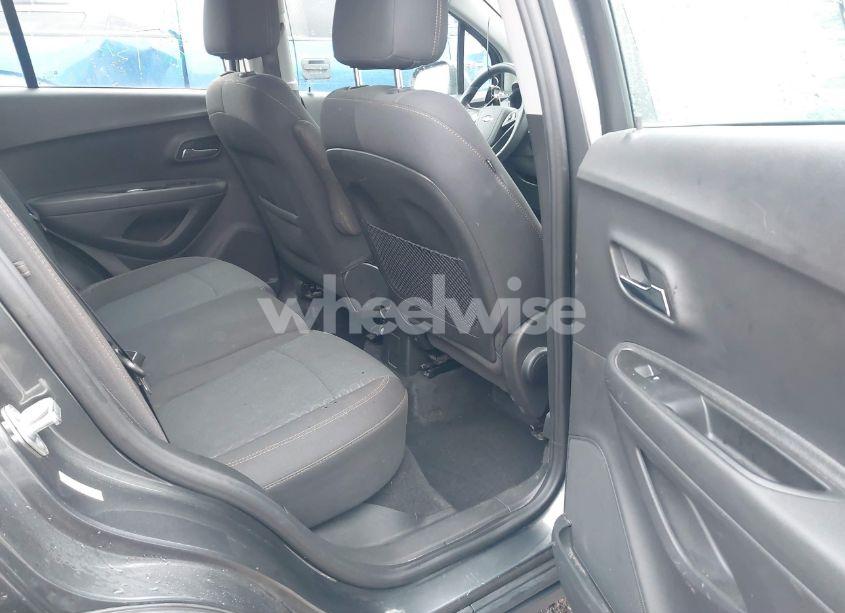 Photo 8 of 2020 Chevrolet Trax FWD LS (VIN 3GNCJKSB8LL209327)