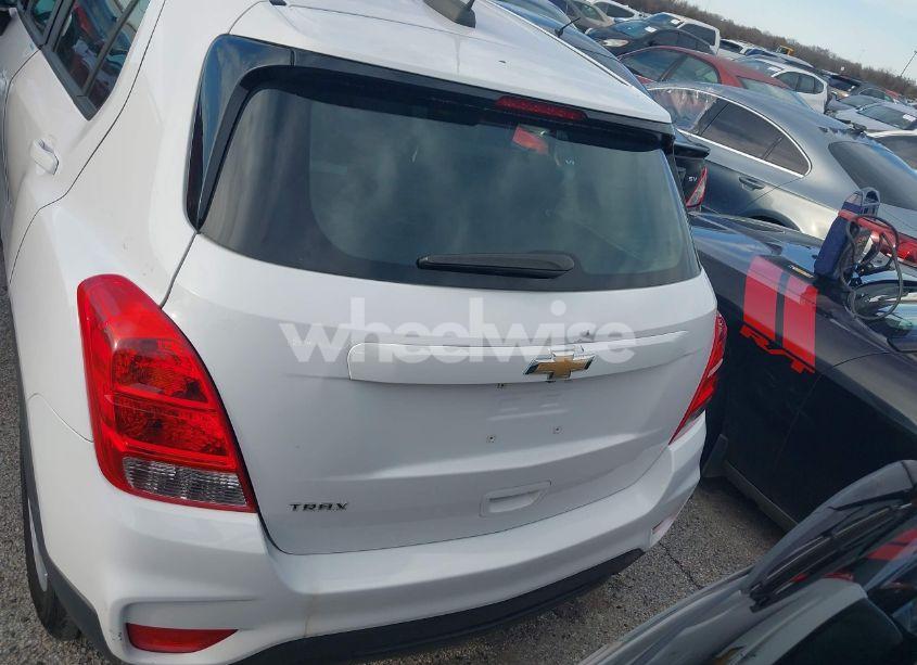 Photo 16 of 2020 Chevrolet Trax FWD LS (VIN 3GNCJKSB8LL230341)