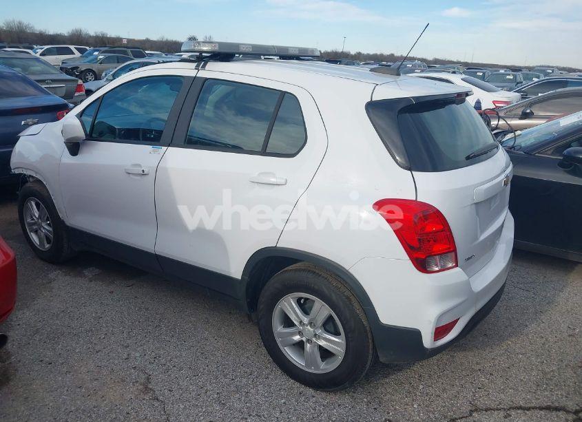 Photo 3 of 2020 Chevrolet Trax FWD LS (VIN 3GNCJKSB8LL230341)