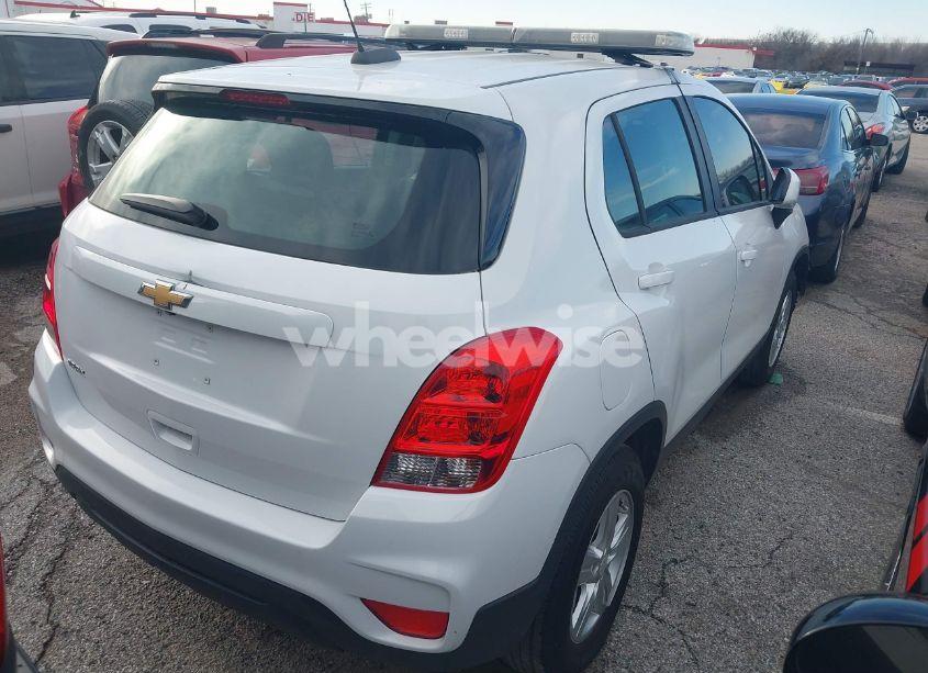Photo 4 of 2020 Chevrolet Trax FWD LS (VIN 3GNCJKSB8LL230341)