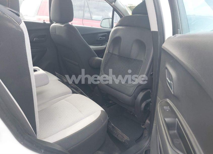 Photo 8 of 2020 Chevrolet Trax FWD LS (VIN 3GNCJKSB8LL230341)