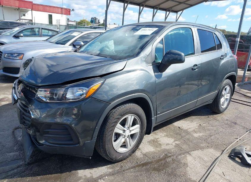 Photo 2 of 2020 Chevrolet Trax FWD LS (VIN 3GNCJKSB8LL239332)